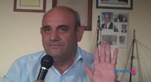 Santa Marina, cittadinanza onoraria a Berlusconi: Il regalo del sindaco  Fortunato