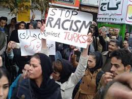 Azerbaijani people usually prefer tea made in a piece of special equipment called samovar. Iraans Azerbeidzjan Stichting Van De Familieleden