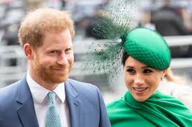 Henry charles albert david windsor, más conocido como príncipe harry o guillermo, es el hijo menor de los príncipes de gales carlos y lady di, hermano del príncipe william y nieto de la reina isabel ii. Prince Harry And Meghan Markle Are Next In Line For Their Own Spotify Exclusive Podcasts The Verge