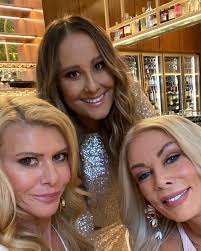 A little #BTS fun shoot for @foxtel magazine . Always fun shooting with my  girls @gamble_breaux @janetroachhw 🤰💃👼 #alwayslaughing #rhomelbourne  #SEASON5 #October10 #pregnancy #twins #jackiegillies @bridgetbellstylist  @rhomelbourne @arenatv #ivf ...