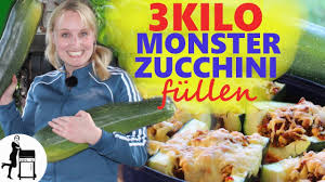 Gefullte Zucchini Rezept 2 Varianten Fleisch Vegetarisch Die Frau Am Grill Youtube