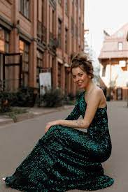 💚 Зеленое платье с асимметричным топом Kylie Green 👗 Платья в аренду и  напрокат Story Dress Москва