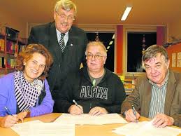 Eine schule soll in zukunft lübckes namen tragen und ein relief wird den zukünftigen. Grundschule Und Freiherr Vom Stein Schule Schliessen Vertrag Mit Gemeinsam Stark Kreisteil Witzenhausen