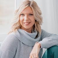 Gina Matos's Instagram, Twitter & Facebook