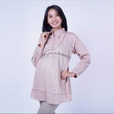 Model baju hamil muslimah kekinian nah buat koleksi terbaru model baju ibu hamil modis simple terpopuler. Tetap Kece Saat Hamil Ini Dia Rekomendasi Model Baju Hamil Terbaru