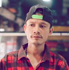 Welcome to the Lauterbrunnen Valley, also known as the Valley of the 72  waterfalls! 🇨🇭 When Goethe came here in 1779, he was so fascinated by the  Staubbach Falls that he penned