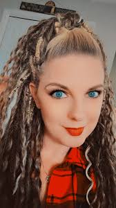 Are there any hairstylists that do braids and/or wig installs, lash techs,  nail techs etc at pointe grand ?