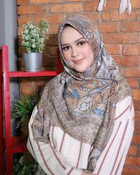 Deretan artis keturunan arab ini memiliki paras cantik yang tak perlu diragukan lagi. 10 Artis Berdarah Aceh Yang Sukses Bikin Jatuh Hati Ada Idolamu