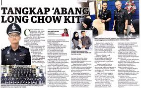 Kawasan chow kit dan flat sri selangor di kuala lumpur yang dikenal pasti sebagai lokasi panas bagi kegiatan penagihan dan pengedaran dadah diserbu pihak polis, hari ini. Facebook