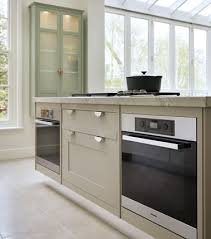 Smallbone Kitchen Sutle Use Of Color On Cabinets Love The Baseboard Think It S Mirrored Or Stai Contemporary Kitchen Kitchen Inspirations Smallbone Kitchens