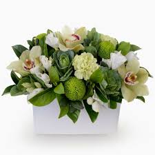Flores De Pascua Para Llenar De Colorido Los Interiores White Flower Arrangements Easter Flowers Same Day Flower Delivery
