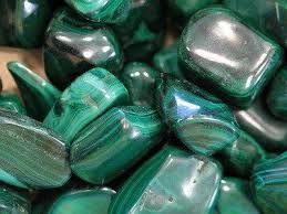 Guerir Grace Aux Pierres Les Vertus De La Malachite Lithotherapie Pierre Pierre De Protection