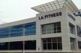 Στην πισίνα 20 μέτρων του la fitness μπορείς να κάνεις είτε ελεύθερο κολύμπι είτε να συμμετέχεις στα ομαδικά προγράμματα. La Fitness Bronx Gym 1776 Eastchester Road