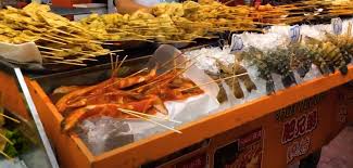 Chinese food yang halal juga banyak berserakan di jalan alor, selain makanan berat yang mengeyangkan. Jalan Alor Food Street Halal