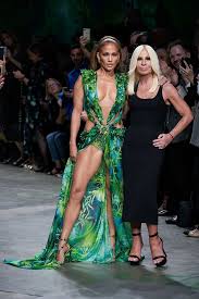 Картинки по запросу дженнифер лопес 2020 Versace Vesna Leto 2020 Modnyj Pokaz Dzhennifer Lopes Moda Ot Kutyur