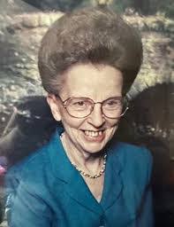 Danielle Calhoun's Instagram, Twitter & Facebook