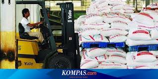 Sistem pengendalian & cara pelayanan pesawat forklift 6. 200 Ton Pupuk Untuk Petani Kakao