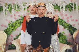 Sinduran Merupakan Salah Satu Prosesi Dalam Pernikahan Adat Jawa Berasal Dari Kata Sindur Yang Merupakan Nama Dari Kain Ya Pengantin Pria Pengantin Pernikahan