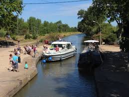 Epingle Sur Le Canal Du Midi En Bateau
