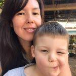 Shana Knowles's Instagram, Twitter & Facebook