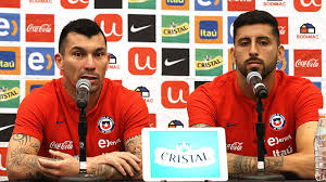 Desde que salió a la luz el incipiente romance entre constanza ríos y el defensa de la roja guillermo maripán, una persona que no ha estado del todo contenta es el padre de la joven, el ex tenista marcelo ríos. Gary Medel Trolea A Guillermo Maripan Por Supuesta Relacion Con Hija Del Chino Rios