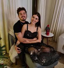 Her birthday, what she did before fame, her family life, fun trivia facts, popularity rankings, and more. Deniz Baysal Kimdir Nereli Ve Kac Yasinda Boyu Sevgilisi Oynadigi Diziler Tozlu Mikrofon