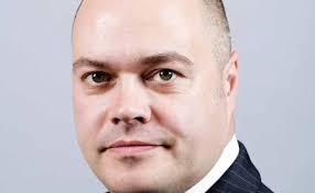 People news and analysis articles