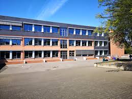 Juli 2021 10:18 übersichtsseite zum thema coronavirus mit infos zu aktuell gültigen regelungen im stadtgebiet erftstadt. 106 Schuler In Quarantane Abiturprufung In Erftstadt Fallt Aus Rheinland Nachrichten Wdr