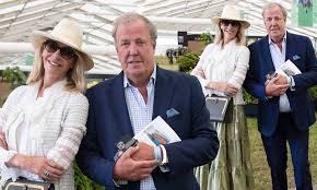 Jun 03, 2021 · kelly clarkson is a music and television superstar, but that doesn't mean she's always confident going into performances. Jeremy Clarkson And His Girlfriend Lisa Hogan Visited The Hampton Court Palace Garden Festival Daily Mail Online