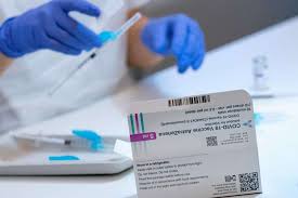 ¿qué tan efectiva es?, ¿cuáles son los efectos secundarios?, ¿cuáles son sus componentes?, ¿quiénes. La Vacuna De Astrazeneca Es Eficaz En Todas Las Edades Y Reduce Un 94 Las Hospitalizaciones