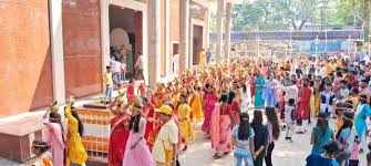 दुर्गा पूजा को लेकर पंचम्बा सार्वजनिक दुर्गा मंडप से निकाली गई भव्य कलश  यात्रा - GIRIDIH UPDATES