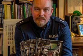 Policjant-historyk nagrał płytę, z której dochód pójdzie na leczenie  postrzelonego w Wiszni Małej antyterrorysty