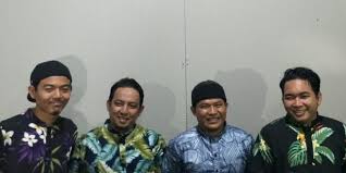 Sayang orang baik — al!f sleeq. Lirik Dan Chord Lagu Emang Dasar Wali
