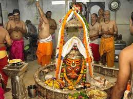 One of the 12 jyotirlingas in india, the lingam at the mahakal is believed to be swayambhu (born of itself), deriving currents of power (shakti) from within itself as against the other images and lingams which are ritually. Mp Devotees Banned From Taking Mobile Phones In Mahakal Temple Indore Hindustan Times