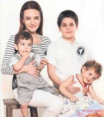 Uğur akkuş'un eski eşi gonca derin'den ebru şallı'ya sert gönderme geldi. Deniz Ugur Ile Reha Muhtar In Ikizleri Buyudu Mina Deniz Ile Poyraz Deniz In Babalarina Olan Benzerligi Dikkat Cekti Galeri Takvim