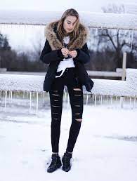 30 Outfits That Ll Make You Want To Wear Black Ripped Jeans Every Day Distressed Black Jeans Distressed Jeans Outfit Black Denim Outfit