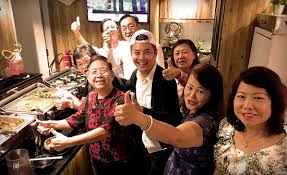 Terence cao is one of mediacorp's most charming artistes and was a flight steward before joining the then singapore broadcasting corporation (sbc) in 1989 after completing the sbc 9th professional. Nan Ho Event Launch With Celebrity Terence Cao æ›¹å›½è¾‰ Picture Of Chilli Cobek Singapore Tripadvisor