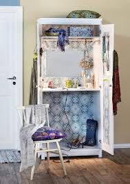 Peruskaapin Muodonmuutokseen Ei Tarvita Puuseppaa Tarvitsetko Meikkaus Ja Hiustenlaittopistetta Vai Astiakaappia Katso Ikean Kaapin Mu Home Diy Home Ikea