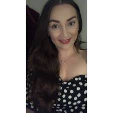 Laura Hankins's Instagram, Twitter & Facebook