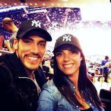 Ângelo rodrigues vive uma fase feliz, depois de, há cerca de um ano, ter estado entre a vida e a morte, como consequência de uma injeção de testosterona. Iva Domingues Com Angelo Rodrigues Madison Square Garden A Sorrir Para Voces Caras Madison Square Garden