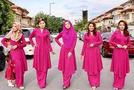 Fatimah rohani binti ismail (lahir 27 mac 1992) atau lebih dikenali sebagai emma maembong, merupakan seorang pelakon dan model wanita malaysia. Facebook