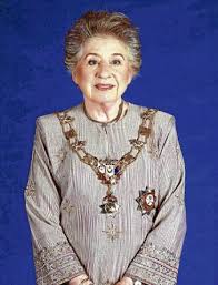 Cik puan besar hajjah kalsom binti abdullah, formerly known as sultanah kalsom (née anita abdullah) is the former sultanah consort of pahang cik puan besar hajah kalsom married sultan ahmad shah on 14 march 1991. Isteri Isteri Raja Raja Melayu Yang Berbangsa Asing The Patriots