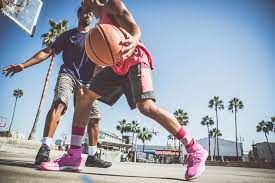Browse a variety of popular styles inspired by harden, dame, rose and more. Basketballschuhe Test Welche Schuhe Furs Basketball Sind Die Besten