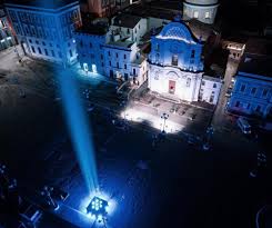 It is the capital city of both the abruzzo region and of the province of l'aquila. Dodici Anni Terremoto L Aquila Luce Verso Il Cielo In Ricordo Delle Vittime Dire It