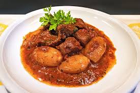 Stifado Rinderschmortopf Mit Zimt Kreuzkummel Und Zwiebeln Rezept Stifado Essen Kochen Fleisch Gerichte
