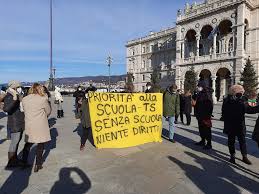 Domani scuole riaperte regolarmente, ha anticipato la sindaca virginia. Fedriga Contro Azzolina Scuole Chiuse Scelta Responsabile Il Friuli