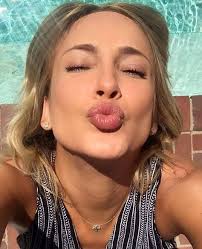 Saiba tudo sobre o estilo de Renata Vasconcellos e veja como ter a  elegância da jornalista