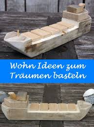 Schone Wohnaccessoires Zum Selbermachen Diese Kleinen Boote Aus Holzresten Laden Zum Traumen Ein Beim Basteln Kommen Mit Bildern Boot Basteln Schiff Basteln Selbermachen
