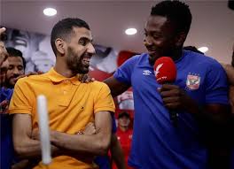 ومن المقرر أن يحل الترجي ضيفًا على الأهلي يوم السبت المقبل لحساب جولة الإياب في الدور قبل النهائي من دوري أبطال. ØµÙˆØ± Ø§Ù„Ø£Ù‡Ù„ÙŠ ÙŠØ³Ù„Ù… Ù…Ø¤Ù…Ù† Ø²ÙƒØ±ÙŠØ§ Ù‚ÙŠÙ…Ø© Ø¹Ù‚Ø¯Ù‡ ÙƒØ§Ù…Ù„Ø§ ÙˆØ§Ù„Ù„Ø§Ø¹Ø¨ÙˆÙ† ÙŠÙƒØ±Ù…ÙˆÙ†Ù‡ Ø¨Ø§Ù„ØªØµÙÙŠÙ‚ Ùˆ Ø§Ù„ØªÙˆØ±ØªØ© Ø¨Ø·ÙˆÙ„Ø§Øª
