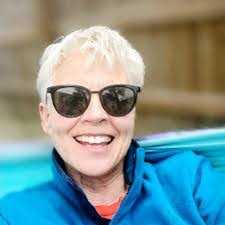 Kristin Travers's Instagram, Twitter & Facebook